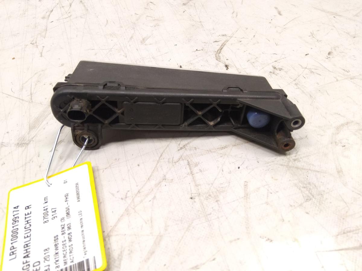 Mercedes Actros MP4 963 original Tagfahrleuchte rechts LED A9608203256 Bj.2018