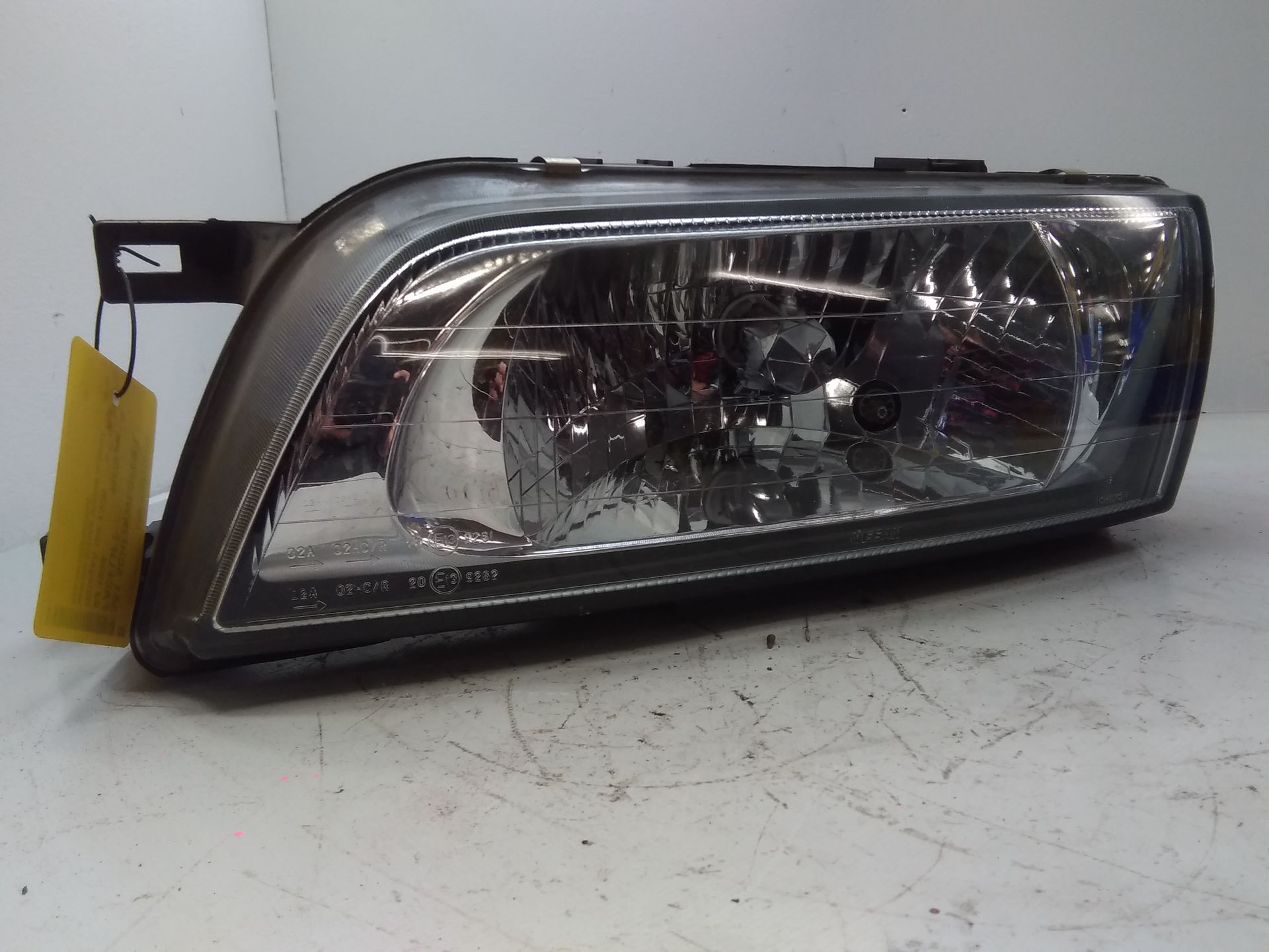 Nissan Almera N15 original Scheinwerfer vorn links Halogen mit LWR Facelift