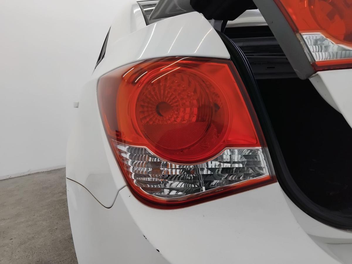 Chevrolet Cruze J300 original R&uuml;ckleuchte Heckleuchte links au&szlig;en Limo BJ2011