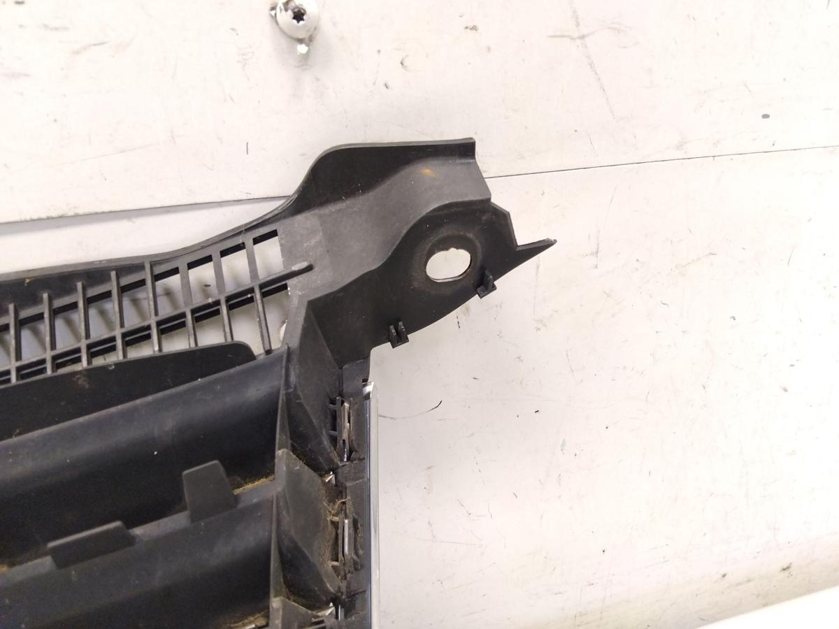 VW Passat 3BG original Kühlergrill mit Emblem BJ2001