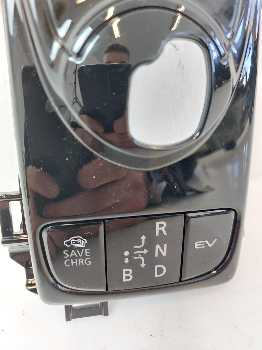 Mitsubishi Eclipse Cross GK0 ab21 Verkleidung W&auml;hlhebel mit Fahrstufenanzeige