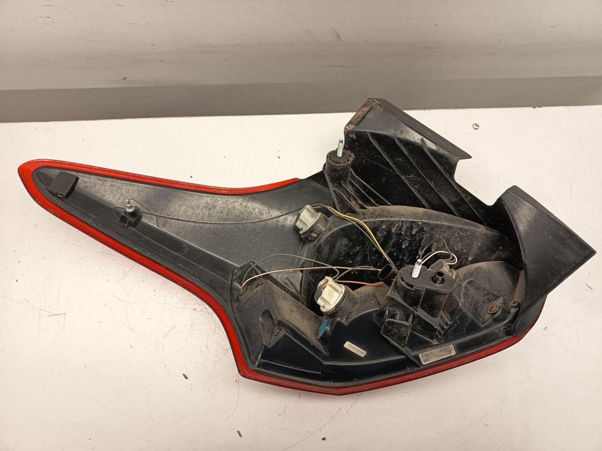 Ford Focus III Limo orig R&uuml;ckleuchte rechts LED Facelift Bj 2015