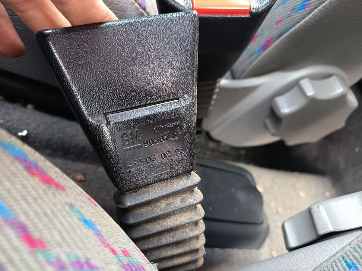 Opel Corsa B S93 Bj 1996 orig Gurtschloss/Gurtpeitsche vorn links Fahrer 3TRG