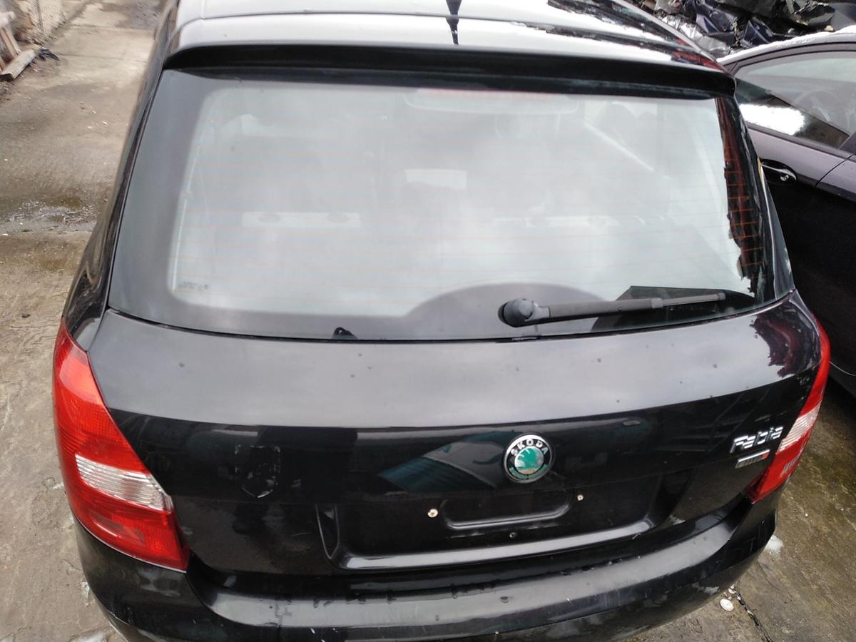 Skoda Fabia 2 Limo Facelift Heckklappe schwarzmetallic LF9R mit Scheibe Bj.2012