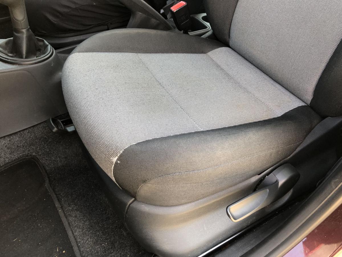 Skoda Fabia 5J Sitz vorn links Stoff ohne Heizung Fahrersitz Autositz