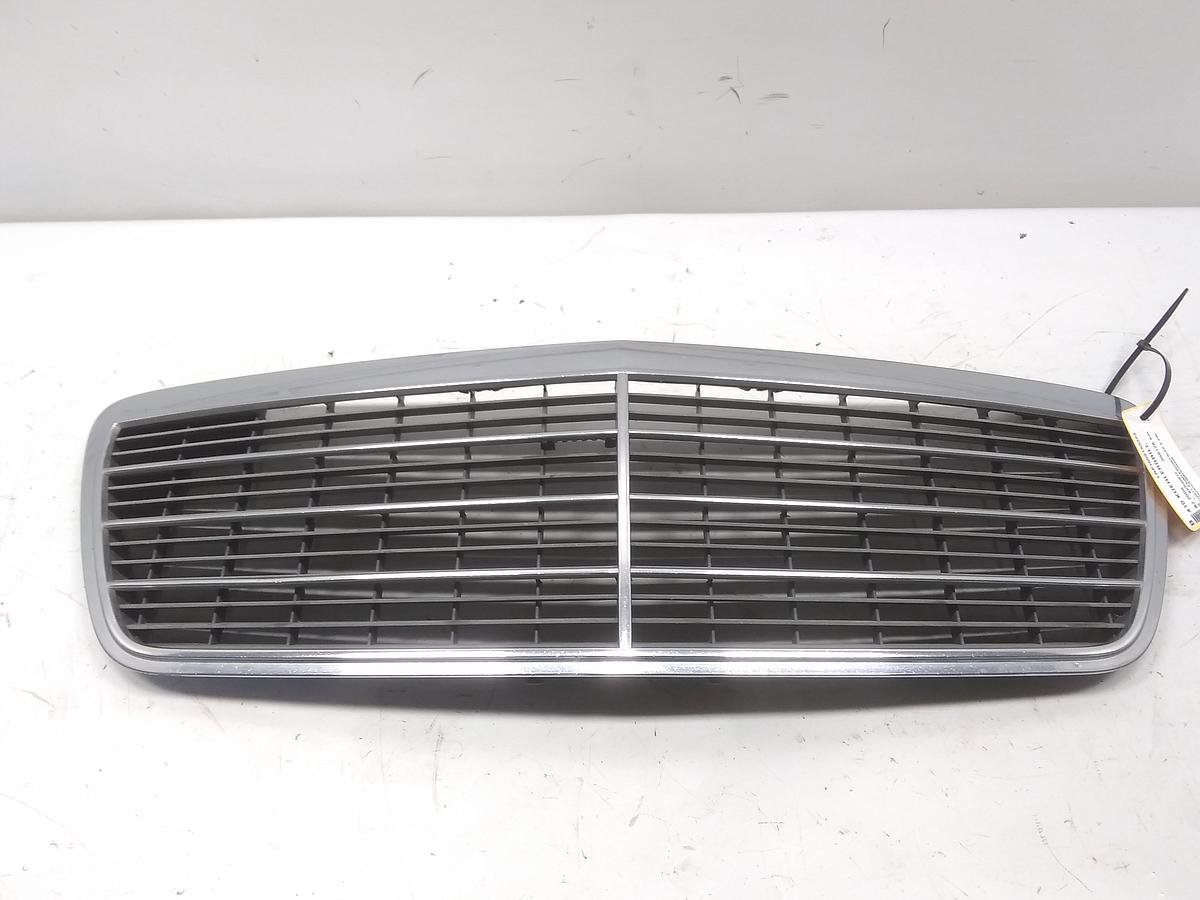 Mercedes Benz 210 BJ2000 original Kühlergrill Grill vorn chrome