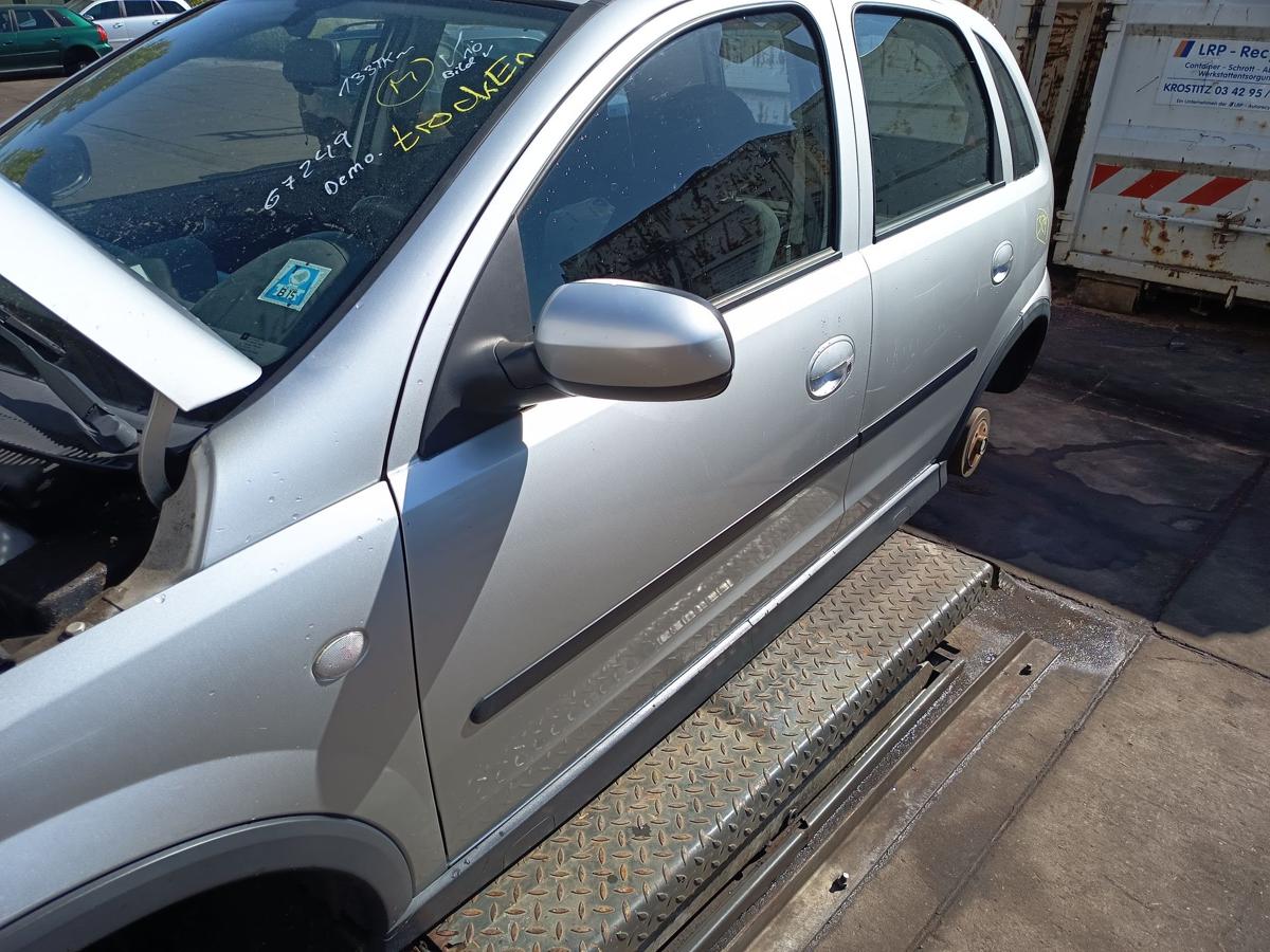 Opel Corsa C original T&uuml;r vorn links Fahrer Z157 Starsilber Bj 2005