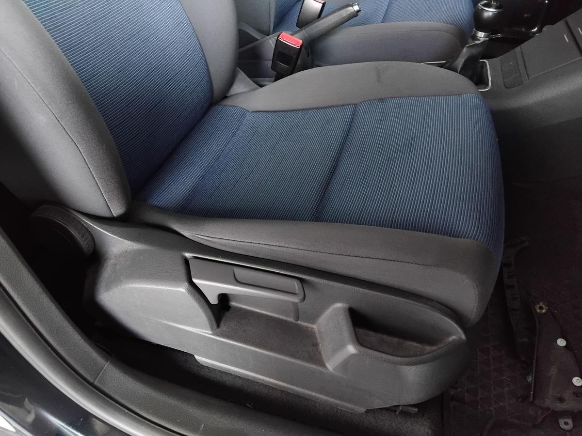 VW Golf Plus 5M Sitz vorn rechts Beifahrersitz beheizt Stoff grau/blau BJ2006