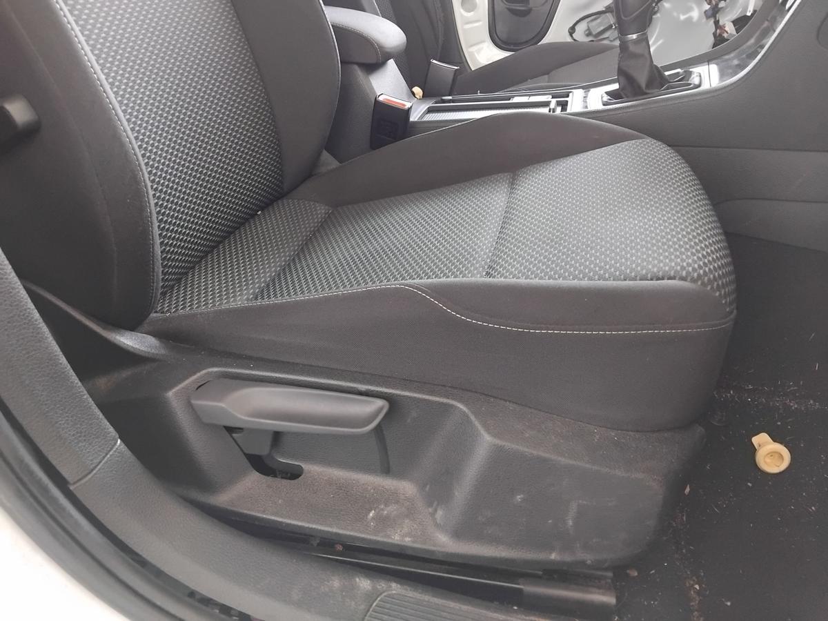 VW Golf 7 orig Sitz vorn rechts Beifahrersitz Stoff dunkelgrau 5t&uuml;rig BJ2019
