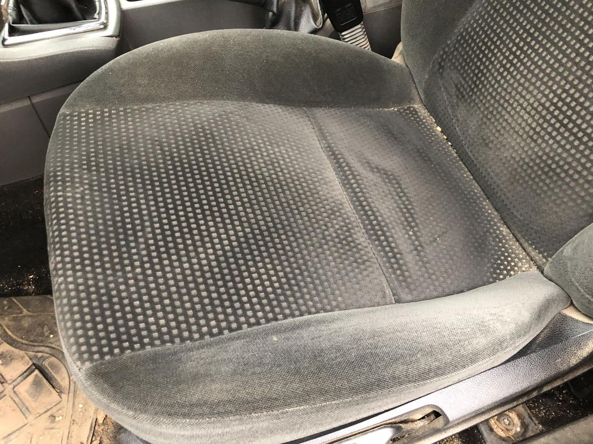 Ford Focus DA3 Sitz vorn links Fahrersitz Veloursitz ohne Heizung Autositz Stoff