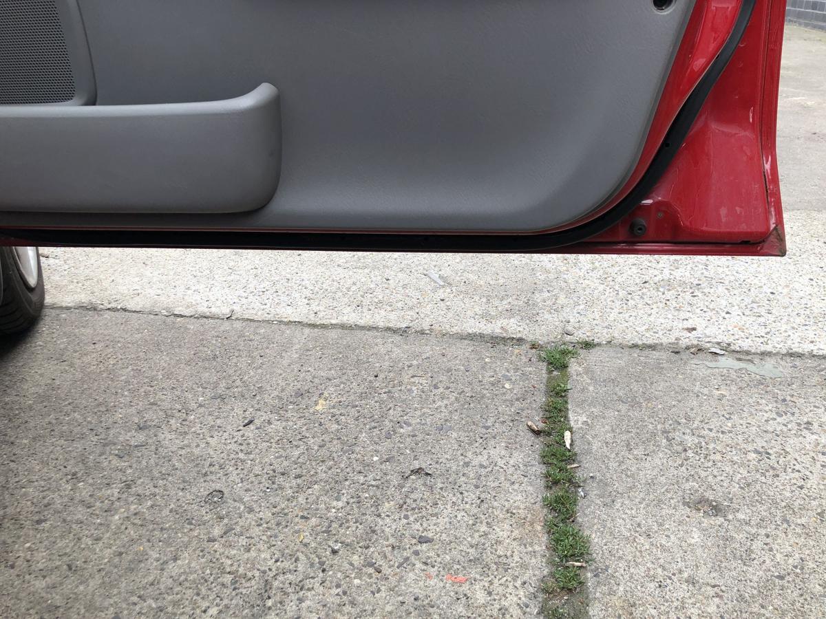 Mazda Demio DW T&uuml;r vorn rechts Beifahrert&uuml;r im Rohbau rot Autot&uuml;r