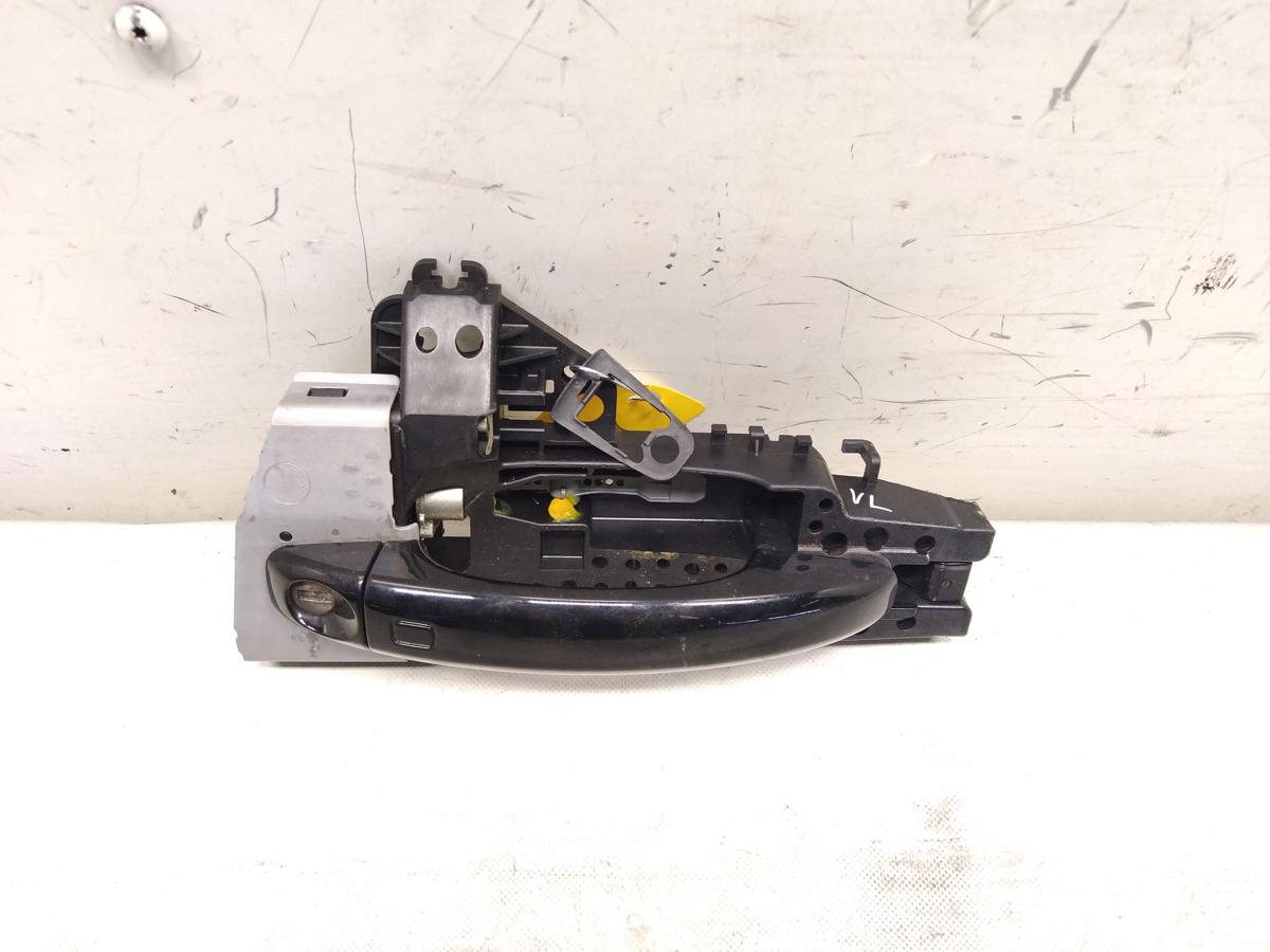 Audi A1 8X orig.T&uuml;rau&szlig;engriff vorn links brillantschwarz LY9B mit Tr&auml;ger BJ2010