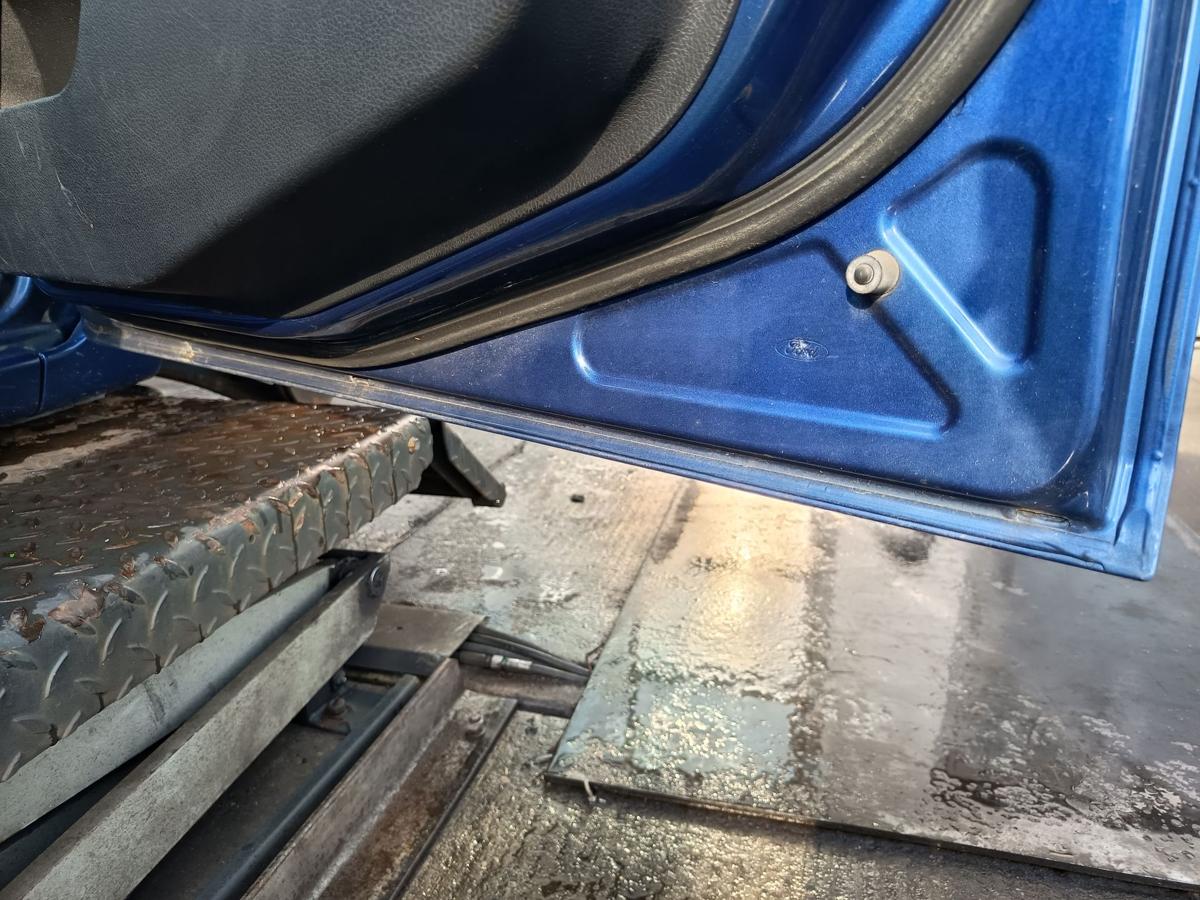 Ford Fiesta VI JH1 original T&uuml;r vorn rechts Beifahrer C-Burmablau Bj 2007