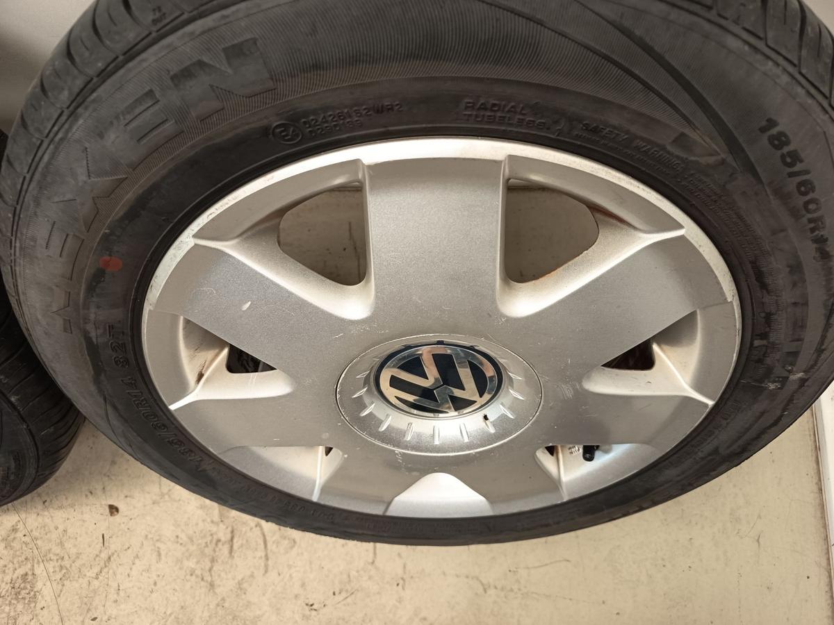 Satz VW Polo Alufelgen 6Q0601023K mit Sommerreifen Nexen 185/60R14 82T DOT 12/24