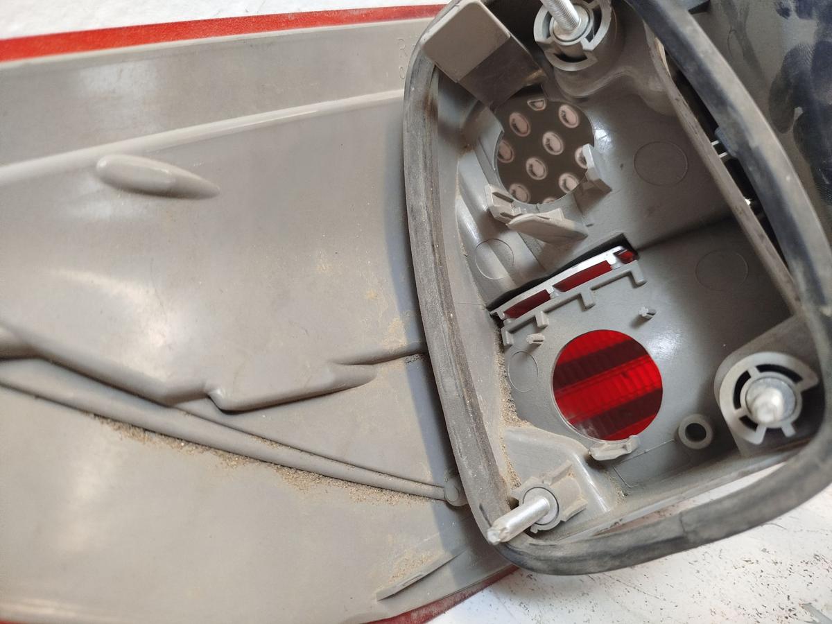 Ford Mondeo Turnier BA7 Rückleuchte aussen rechts Rücklicht Heckleuchte OEM