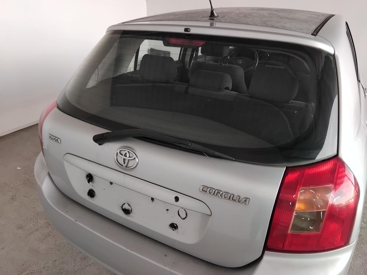 Toyota Corolla E12 Heckklappe mit Scheibe Japan BJ2003 Schr&auml;gheck 199 silvermet.