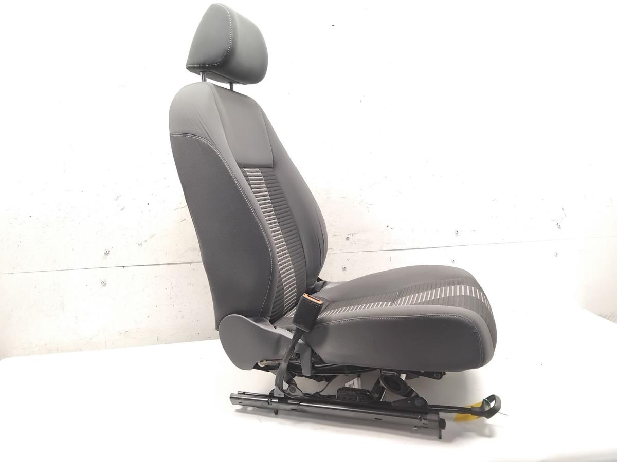 VW Golf 5 1K Sitz vorn links Fahrersitz 3 t&uuml;rig Stoff beheizt BJ2008