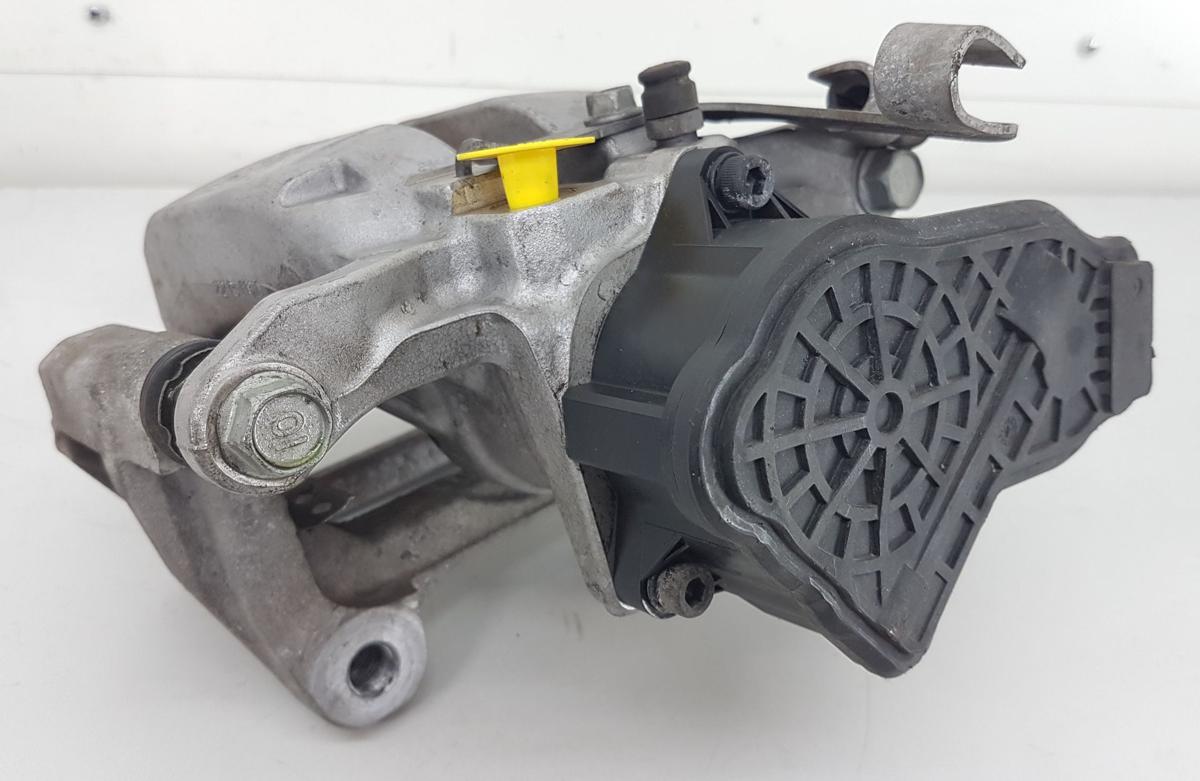Tesla Model Y Bremssattel hinten links Bj2022 1044627-00-A inkl Tr&auml;ger