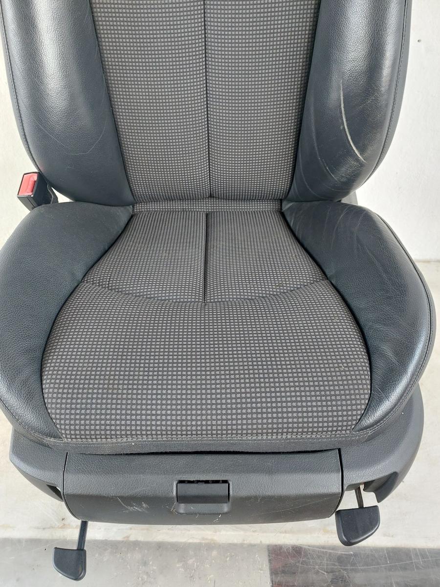 Mercedes E Klasse W211 Sitz vorn links Fahrersitz Teilleder Stoff Heizung
