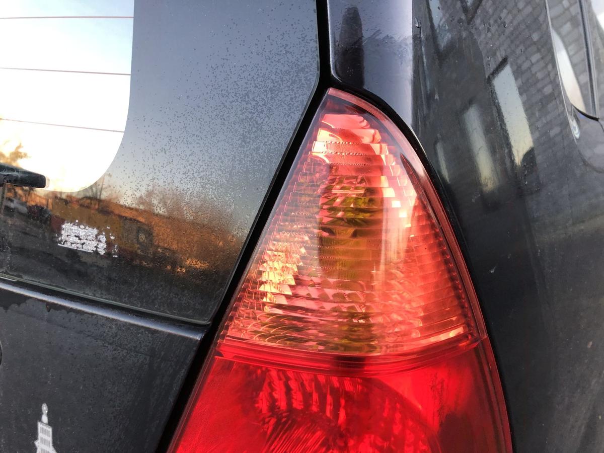 Daihatsu YRV M2 R&uuml;ckleuchte rechts R&uuml;cklicht R&uuml;ckscheinwerfer Licht hinten