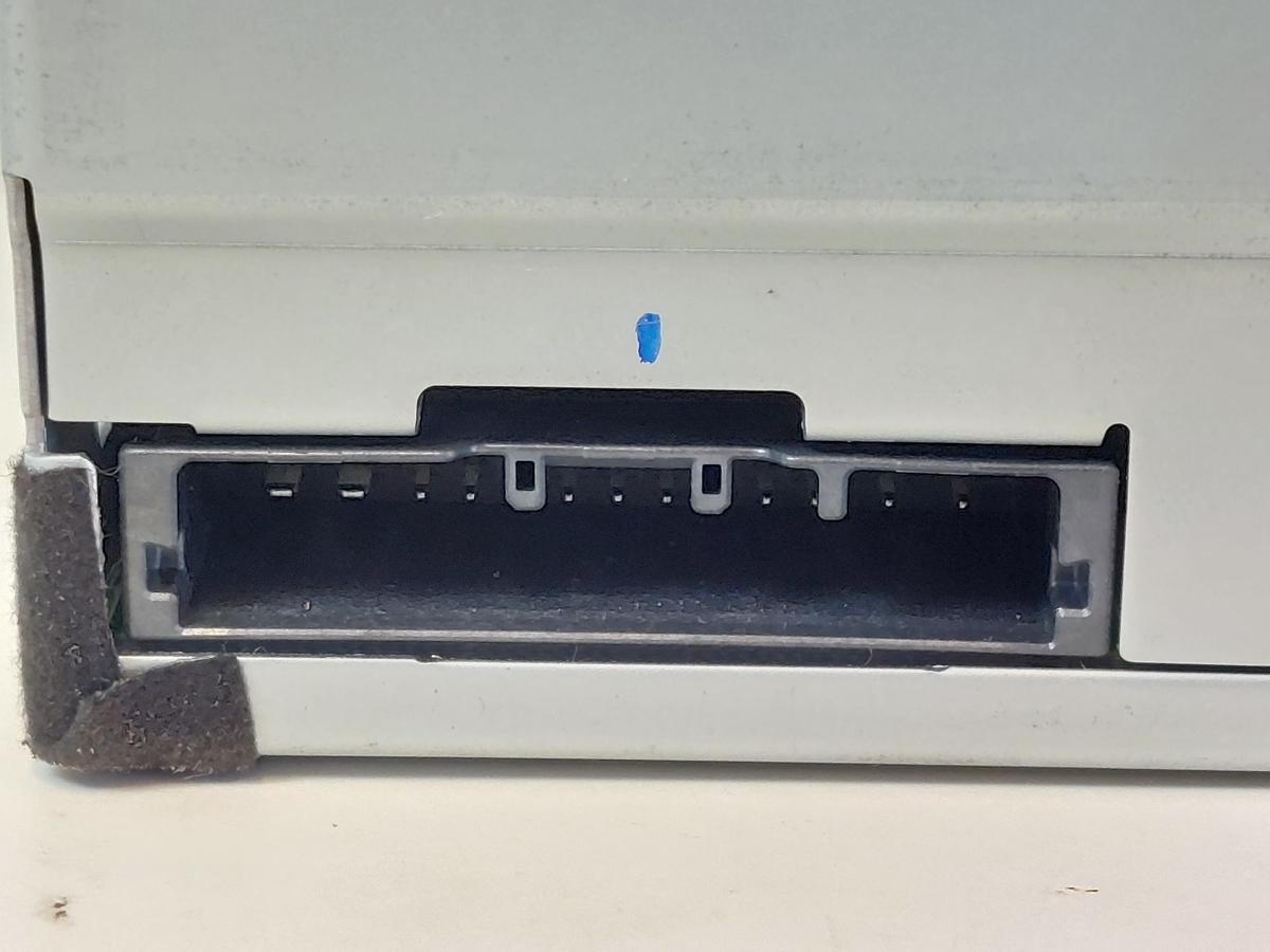 Mazda 2 Typ DJ CD Spieler Player Laufwerk Mittelkonsole unten OEM