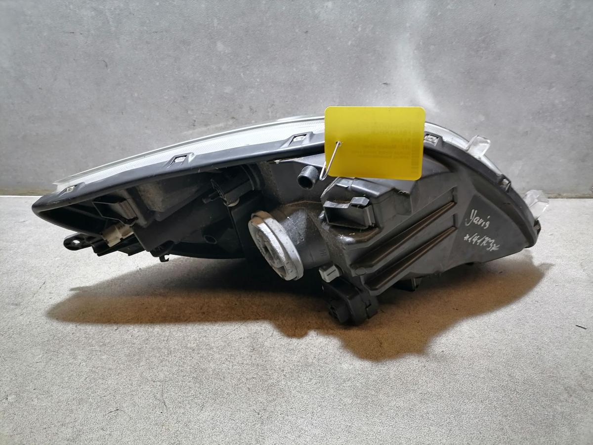 Toyota Yaris XP9 Scheinwerfer links Halogen BJ08, eine Halterung leicht beschädigt 811100D120