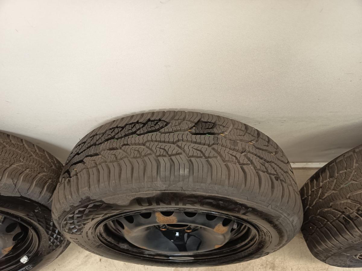 Renault Megane II Satz Stahlfelgen 6,5x15 ET45 mit Allwetterreifen UniRoyal Bj04