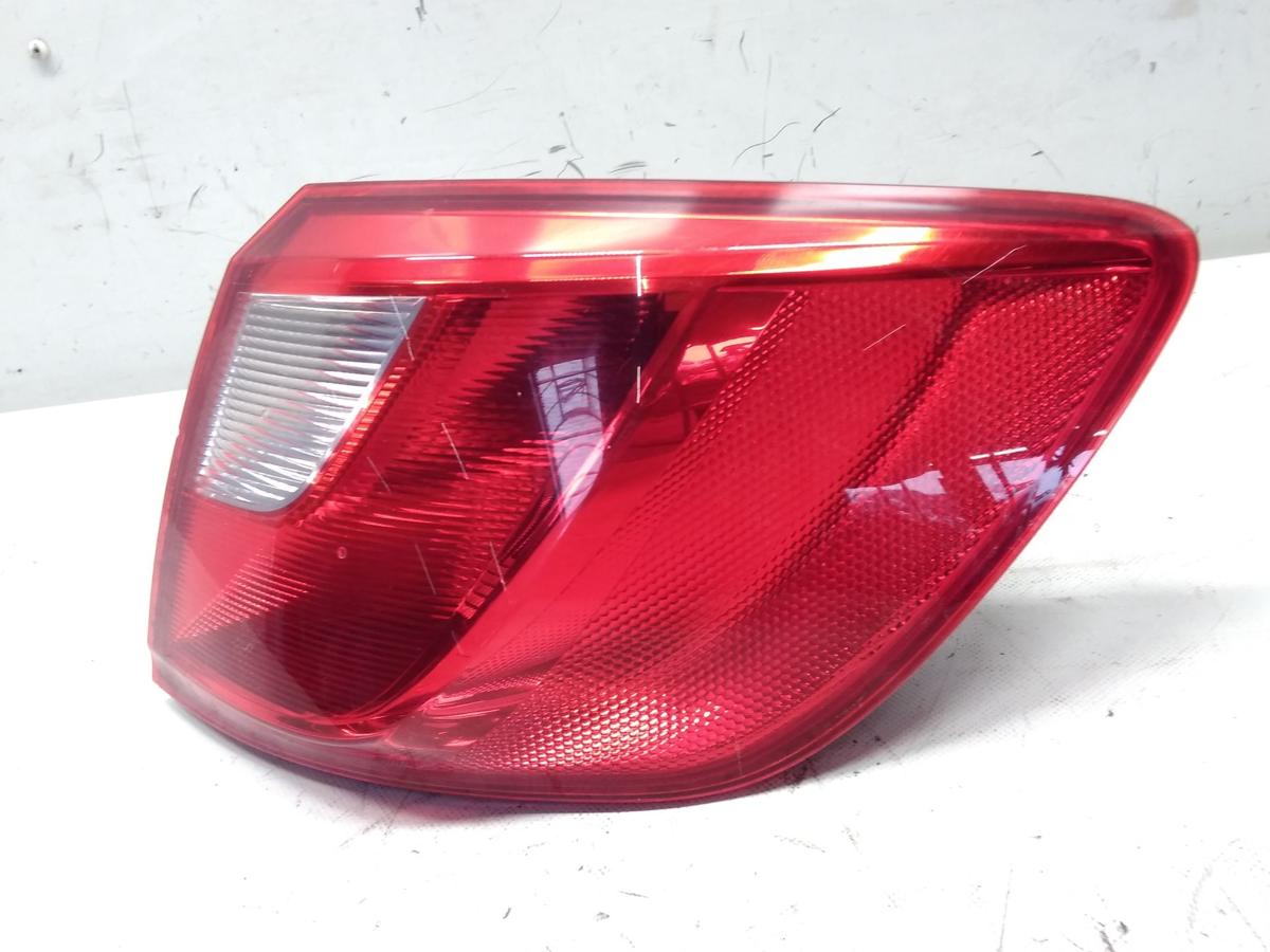 Seat Ibiza ST Kombi 6J original Rückleuchte Heckleuchte rechts BJ2011