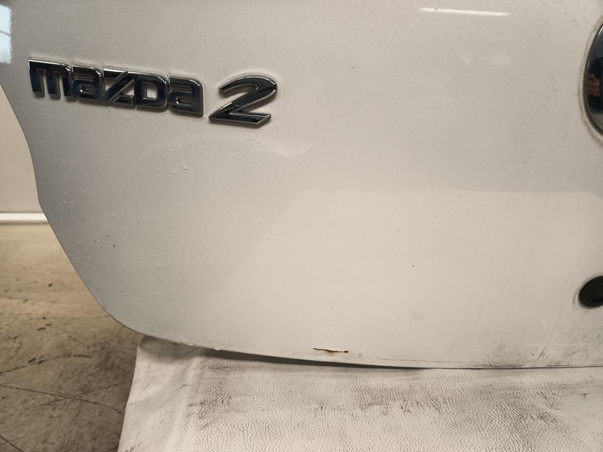 Mazda 2 DE orig Heckklappe mit Scheibe Kofferraum 41K weiß Facelift ab 2010