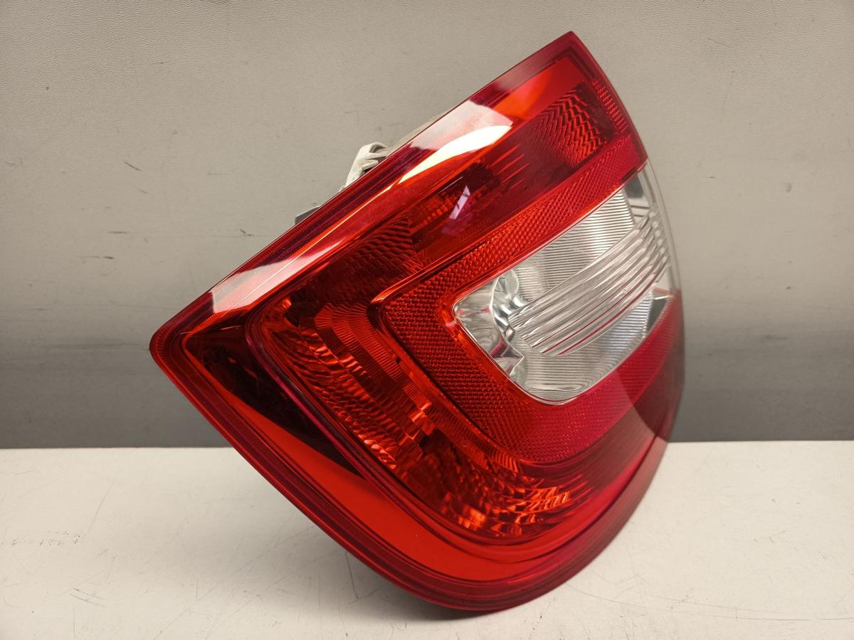 Skoda Rapid NH Flie&szlig;heck R&uuml;ckleuchte links Heck Schluss Licht 5JH945095 Bj 2015