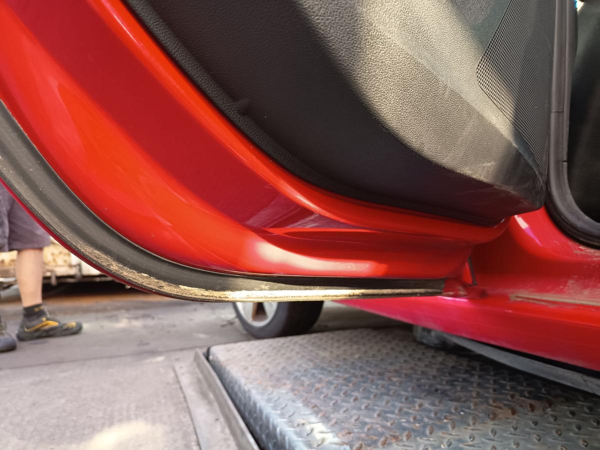 Seat Leon ST original Tür links hinten ohne Anbauteile LS3H Emocion Rot EZ2015