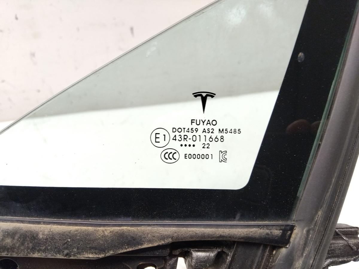 Tesla Model S Facelift Dreieckscheibe vorn links grün mit Rahmen Bj.2023