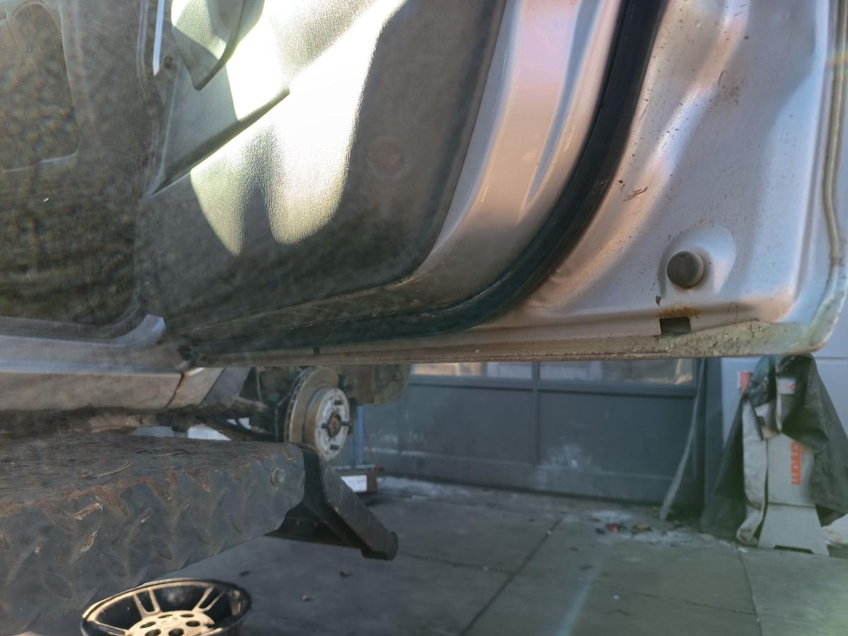 Suzuki Ignis I original T&uuml;r vorn rechts Beifahrer Z2S Silber Bj 2001