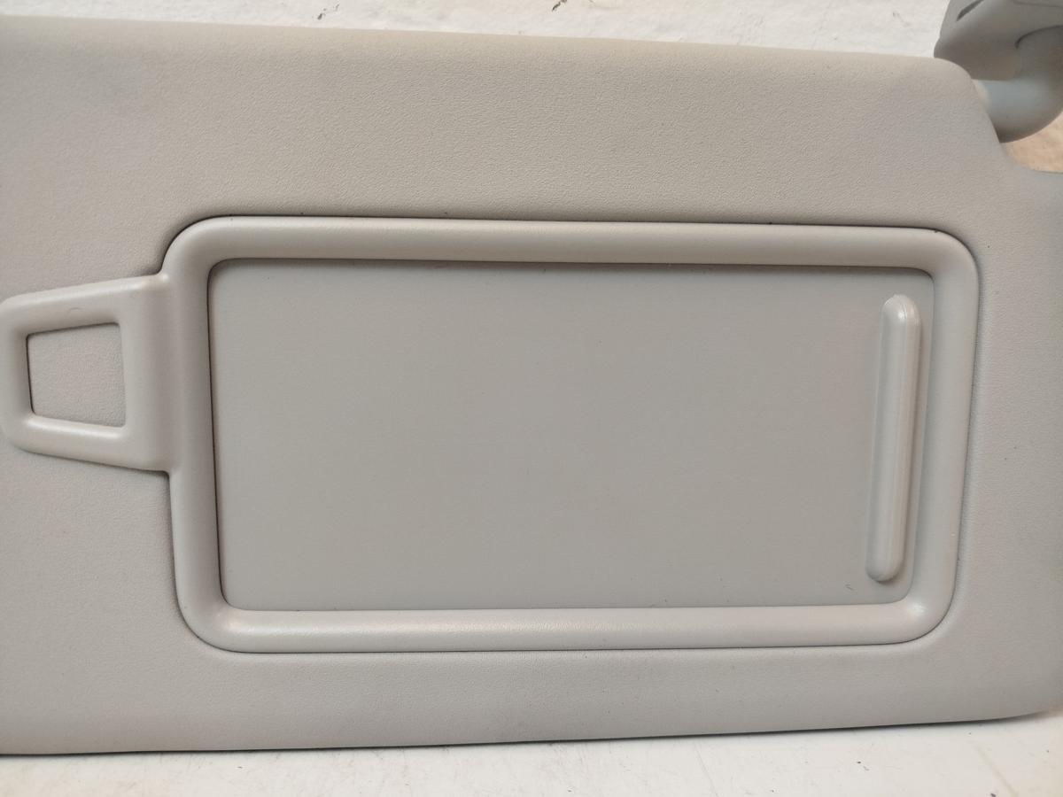 Hyundai i30 PD Mild Hybrid Sonnenblende vorn rechts mit Spiegel Beifahrerseite