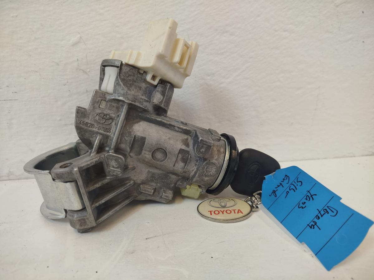 Toyota Yaris XP13 Z&uuml;ndschloss mit einem Schl&uuml;ssel Schlie&szlig;zylinder Z&uuml;ndung
