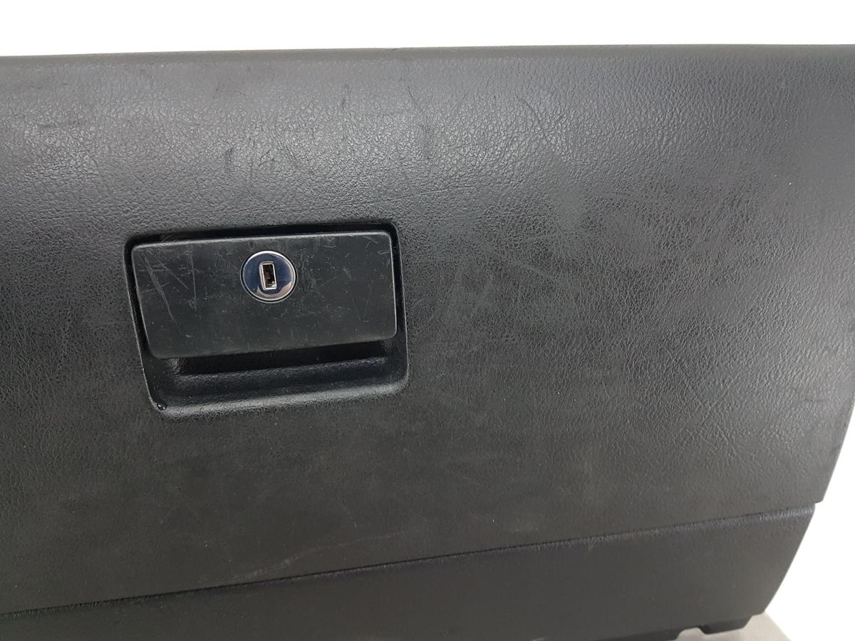 VW Golf IV Handschuhfach 1J1857101A in schwarz Bj2001