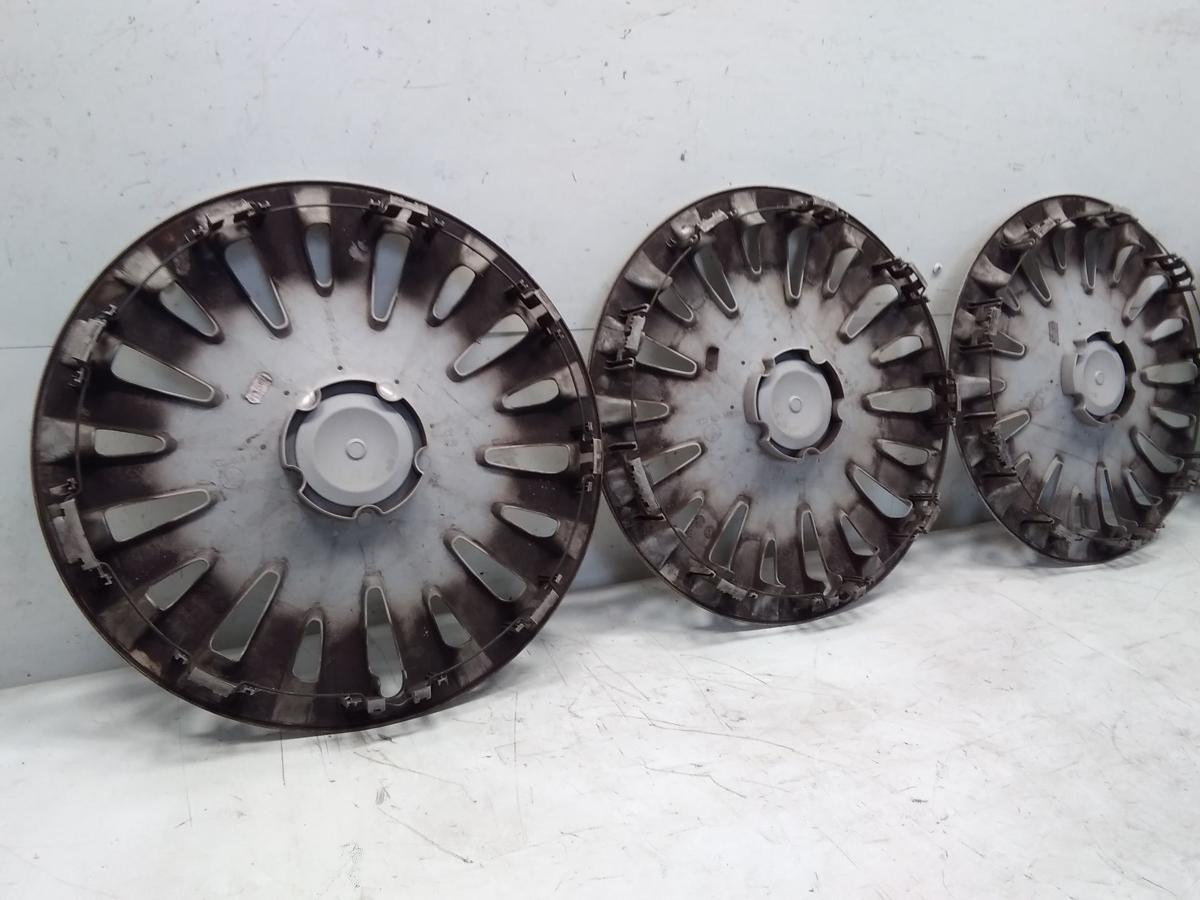 VW Passat 3C Satz original Radkappen 16" 3C0601147D Bj.2008