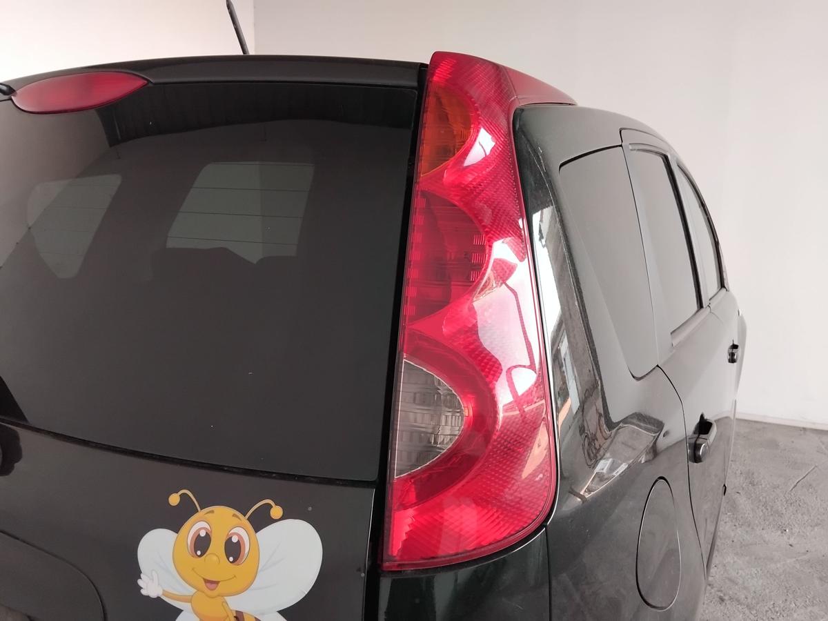 Nissan Note E11 original R&uuml;ckleuchte Heckleuchte rechts mit Blende oben BJ2008