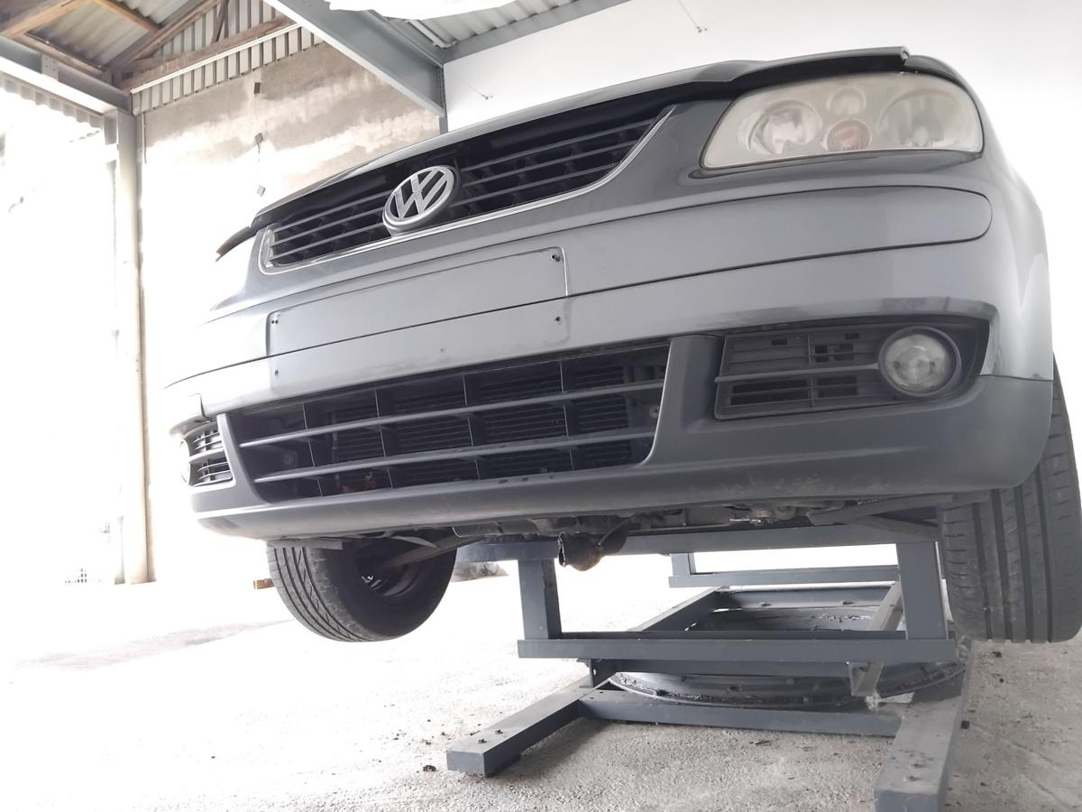 VW Touran 1T original Stoßstange Stossfänger vorn LD7X platinumgrey BJ2006 VW Touran 1T original Stoßstange Stossfänger vorn LD7X platinumgrey BJ2006