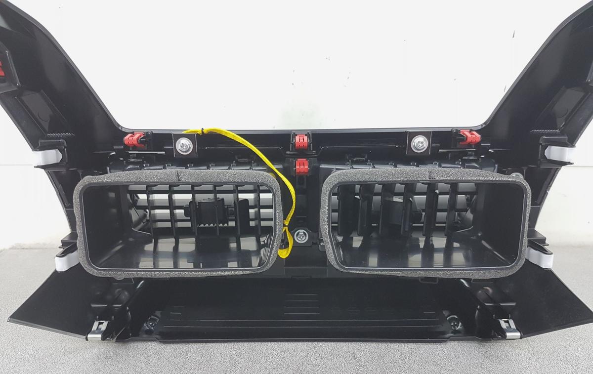 Mitsubishi Eclipse Cross Luftd&uuml;se mitte inkl Warnblinkschalter Bj2023