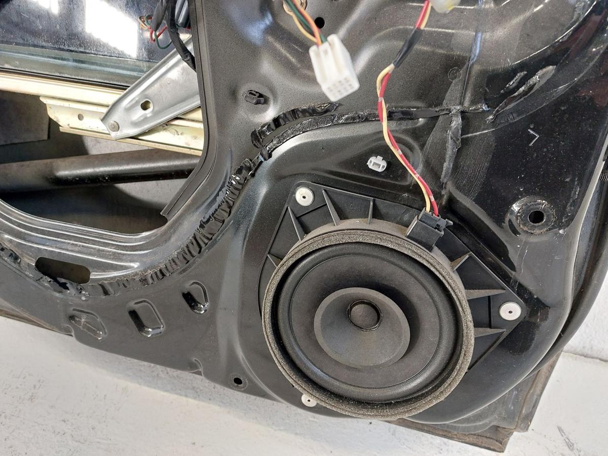 Toyota Avensis T25 Kombi Tür Autotür Rohbautür hinten links 209 Mysticschwarz