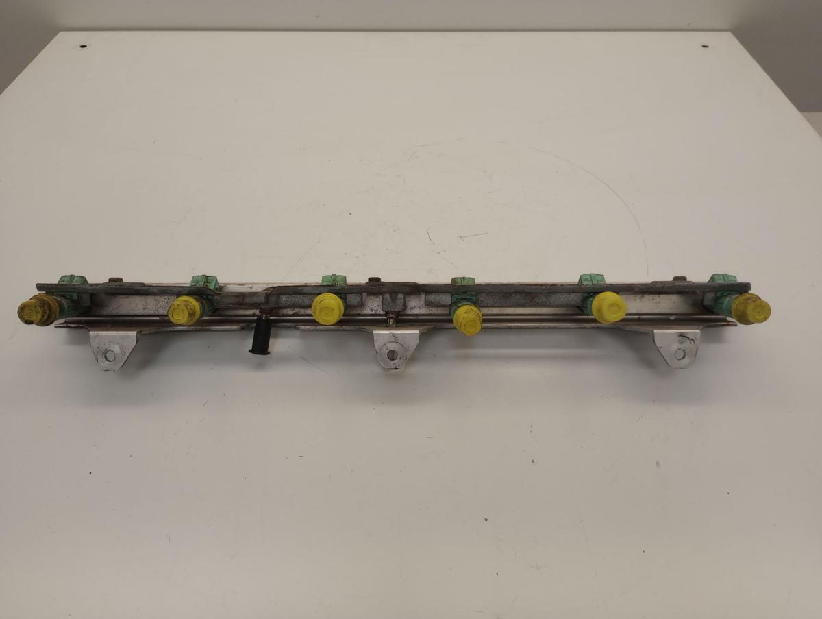 Volvo 960 Bj 1996 orig Einspritzleiste / Einspritzdüsen 2,5l /125KW 1271738