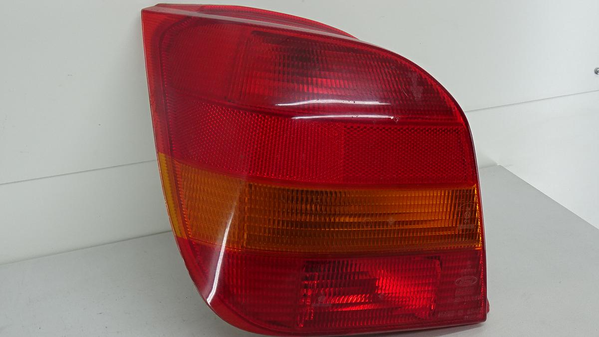 Ford Fiesta III GFJ Bj1994 Rückleuchte Rücklicht links in rot gelb