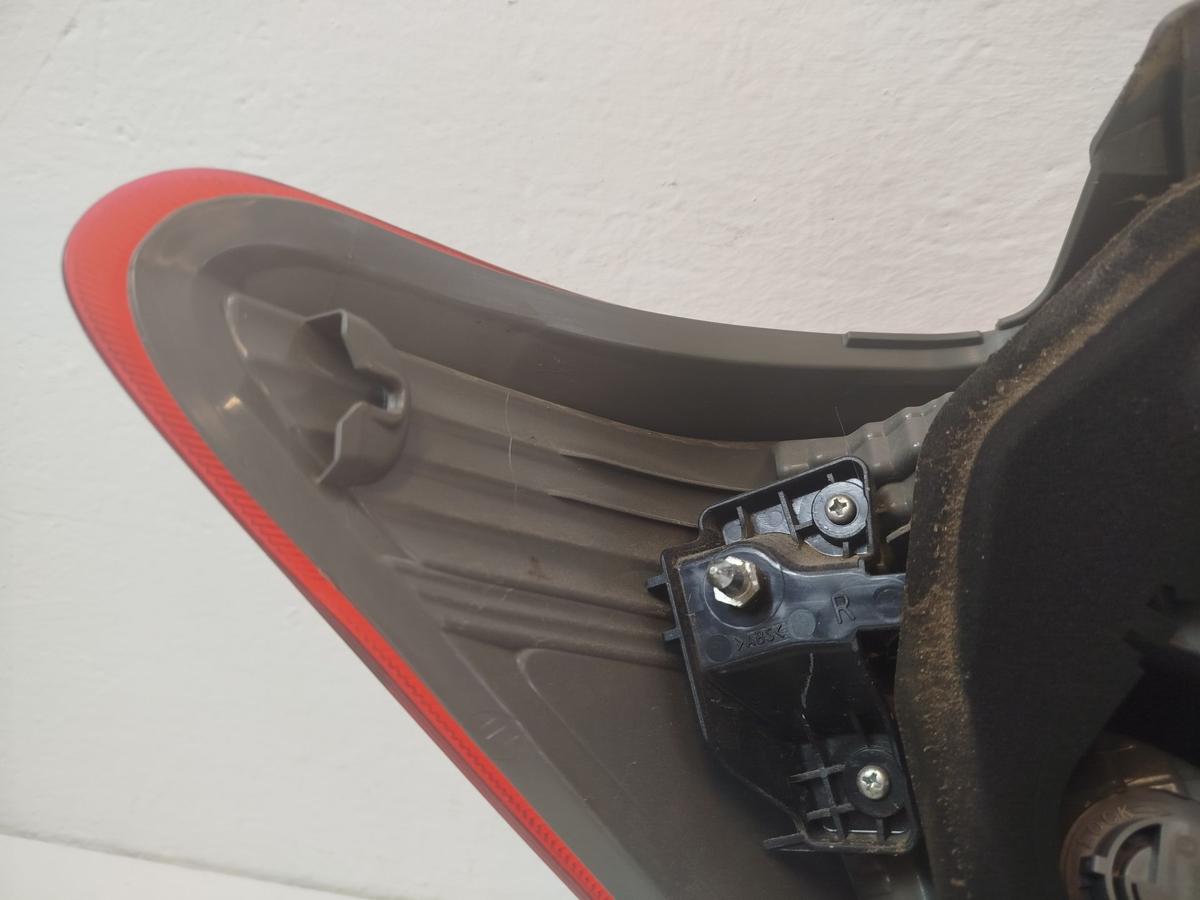 Toyota Yaris XP13 R&uuml;ckleuchte rechts R&uuml;cklicht Heckleuchte kein LED 10-14