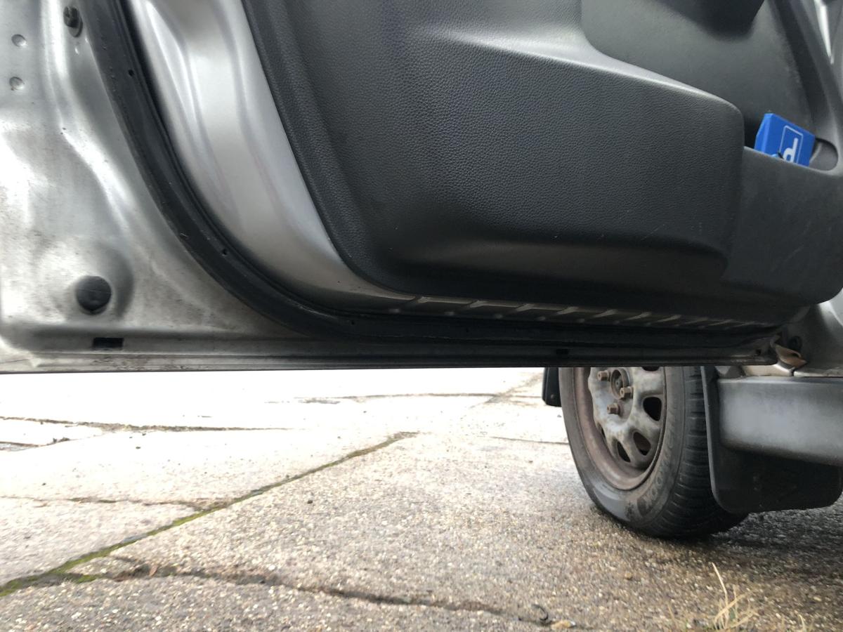 Suzuki Ignis Typ MH T&uuml;r vorne links Fahrert&uuml;r Autot&uuml;r Rohbau C08 Platinsilbermet