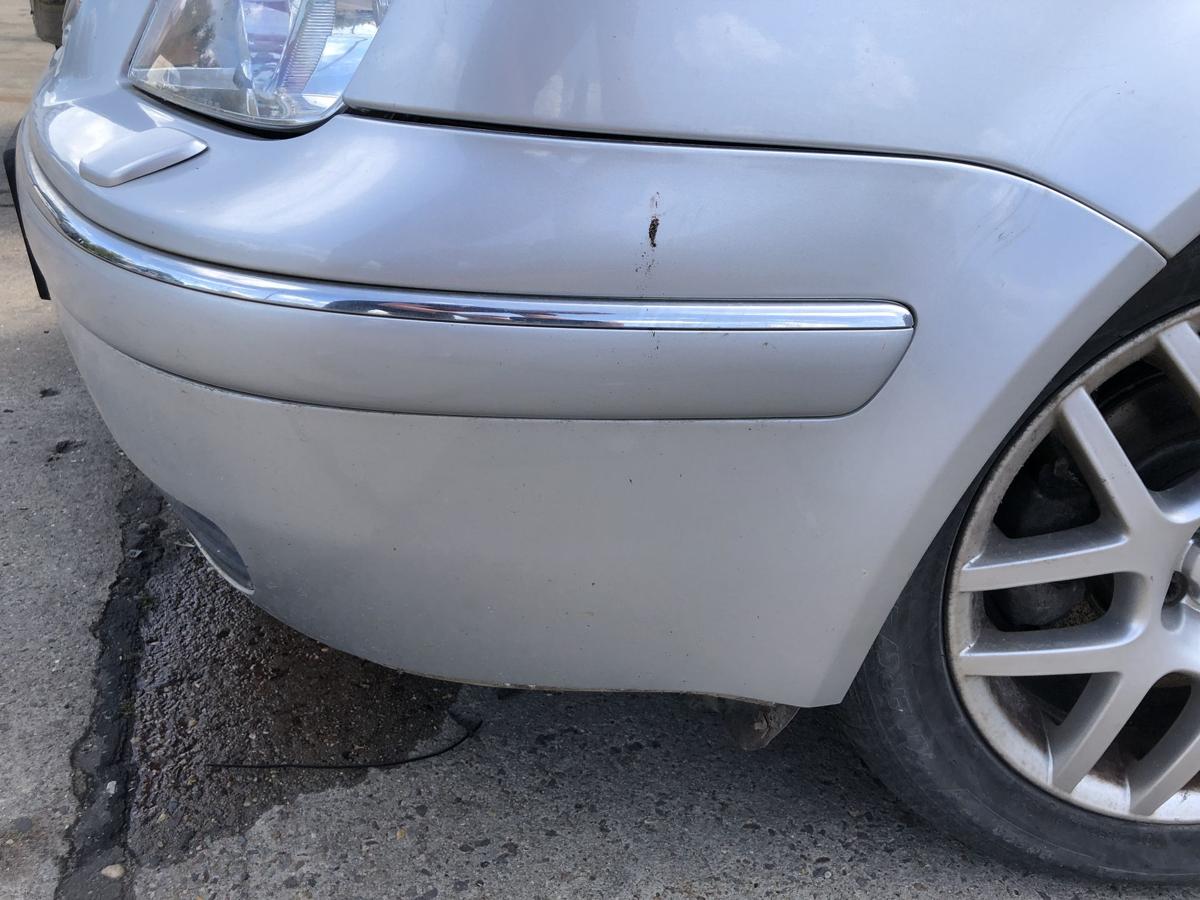 VW Bora 1J Sto&szlig;f&auml;nger vorn Frontsch&uuml;rze SRA Highline Chromleiste LA7W silber