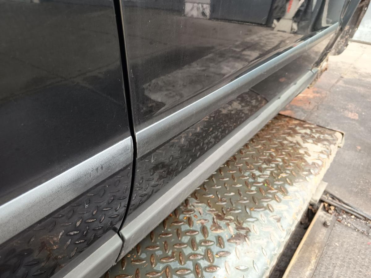 VW Passat 3BG original T&uuml;r vorn rechts Beifahrer C9Z Black magic Bj 2002