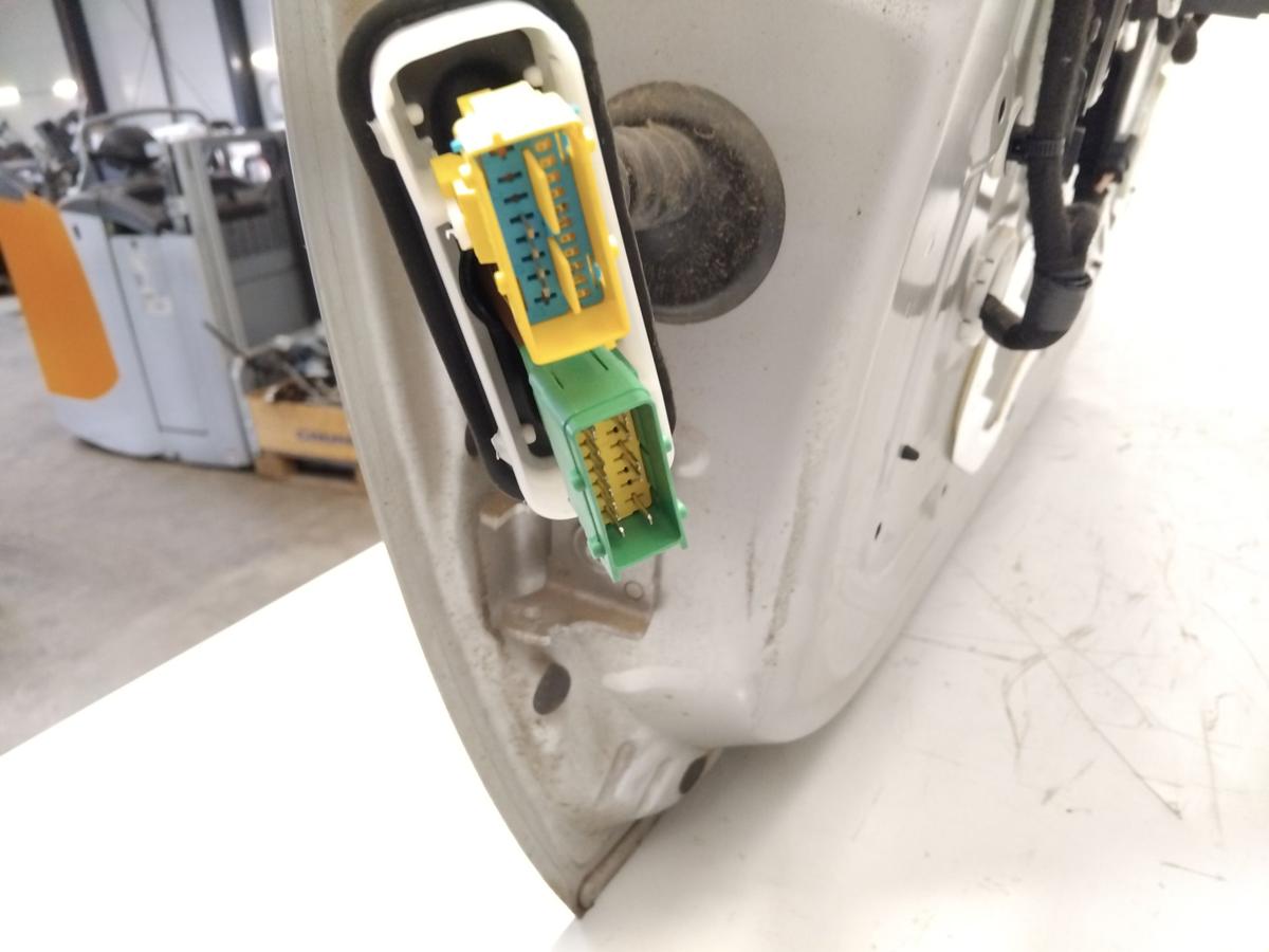 Peugeot 208 Tür vorn rechts Beifahrertür 3-Türer silber aluminiumgrau Bj.2016