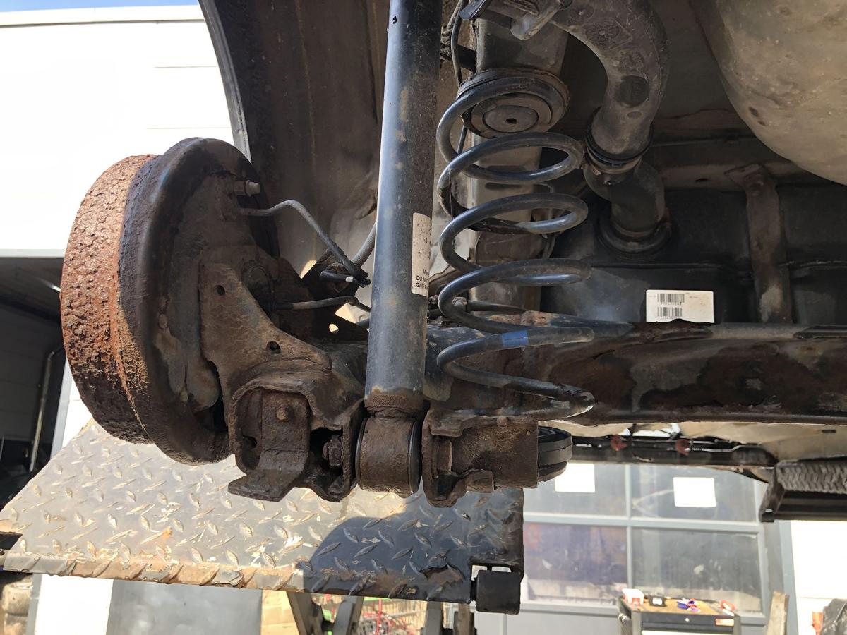 Mitsubishi Colt Z30 original Hinterachse Träger 4 Loch trommelgebremst ABS Bj 09