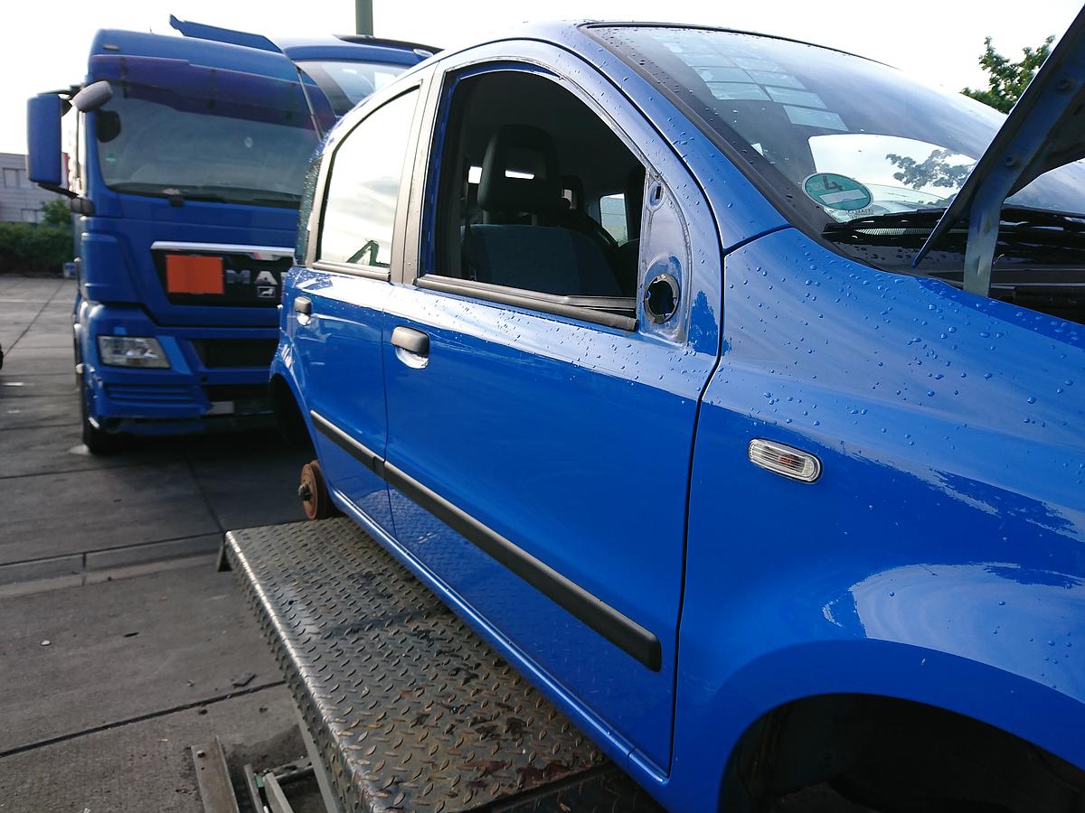 Fiat Panda II 2 orig Tür vorn rechts Beifahrertür 793 Dry türkis Bj 06